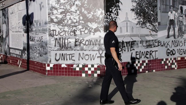 Data ini dikeluarkan di tengah penyelidikan kasus tewasnya pemuda kulit hitam, Michael Brown, di tangan opsir Darren Wilson di Kota Ferguson, Missouri.