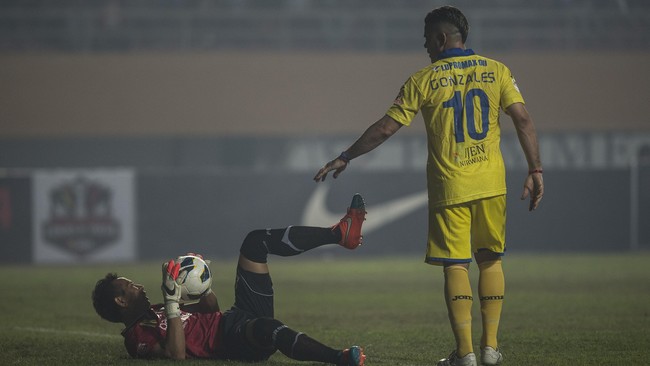 Pemain penyerang paling subur di Indonesia, Cristian Gonzales yang masuk dalam jajaran Skuat Garuda Jaya, belum dipercaya menjadi bagian pemain inti timnas.