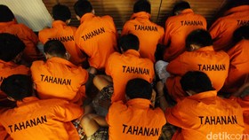 Polisi Tahan 13 Pelaku Penipuan SMS