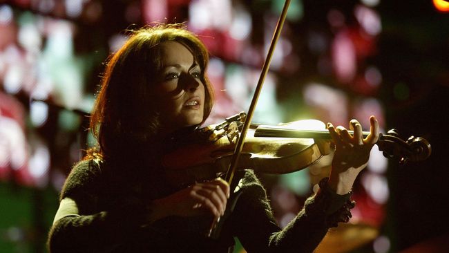 Sejak memutuskan bubar, delapan tahun lalu, nyaris tak ada kiprah berarti dari personel The Corrs, kecuali Sharon Corr yang melakoni solo karier.