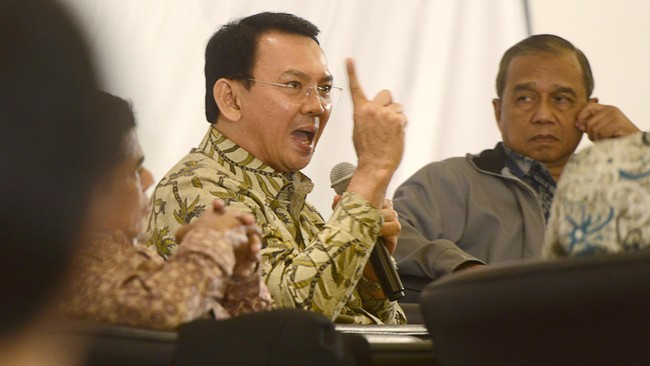 Yusri Isnaeni menuntut Gubernur DKI untuk membayar ganti rugi Rp100 miliar karena telah menuduh dirinya menyalahgunakan Kartu Jakarta Pintar.