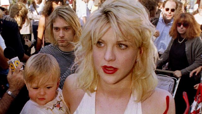 Courtney Love memperkenalkan lini fesyen baru bernapas era '90-an yang berkolaborasi dengan ritel Nasty Gal.