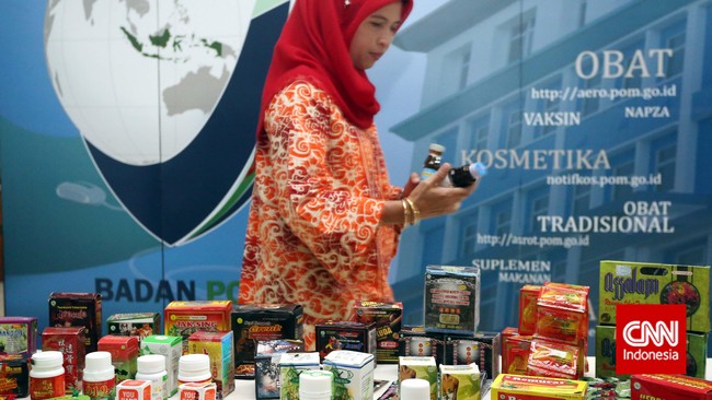 BPOM menemukan umumnya dua hingga tiga persen makanan dan minuman di sekolah mengandung bahan kimia berbahaya. 