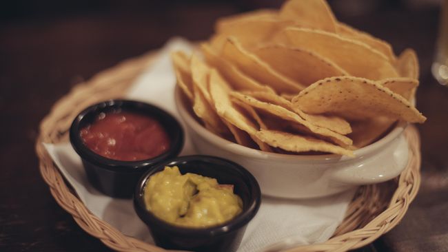 Selain cabai Carolina Reaper, perusahaan Paqui Chips juga menambahkan merica Ghost dan cabai kering Chipotle di keripik tortilla super pedas ini.