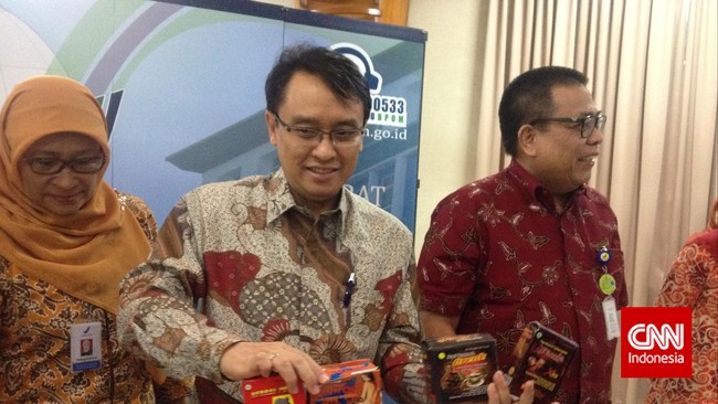 Kepala BPOM Roy A. Sparringa memastikan pembekuan izin atas obat injeksi Buvanest Spinal Kalbe Farma setelah meninggalnya dua pasien RS Siloam.