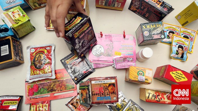 Pemprov DKI Jakarta telah mengawasi peredaran obat ilegal di tiga pasar obat terbesar yakni Pasar Pramuka, Pasar Kramat, dan Pasar Jatinegara.