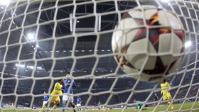 Dua Gol Tumit Drogba Dalam Dua Menit
