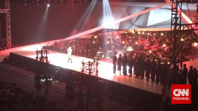 Komposer Erwin Gutawa menggelar konser bertajuk "Salute To Guruh Sukarnoputra," Rabu (26/11), sebagai bentuk apresiasi atas karya-karya Guruh.