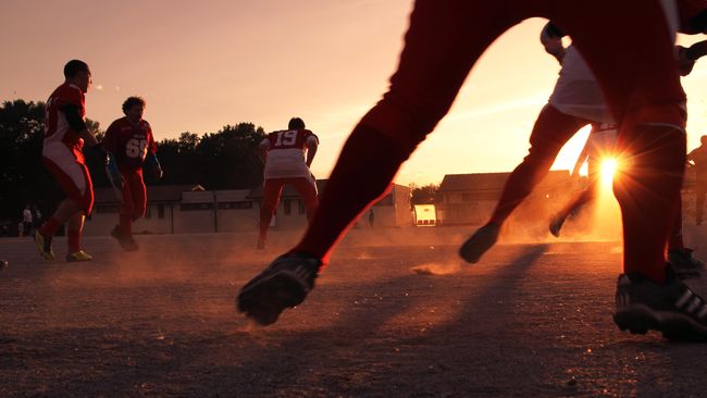 Jenis cedera sangat banyak, beberapa di antaranya ada kategori cedera terparah dalam sepak bola karena risikonya sangat fatal.