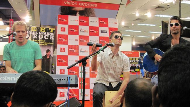 Michael Learns To Rock (MLTR) akan memanjakan 300 pasang penggemarnya dengan aneka alunan lagu romantisnya di malam tahun baru mendatang.