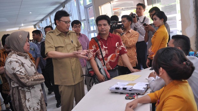 Menteri Dalam Negeri memaklumi rendahnya penyerapan anggaran daerah di DKI Jakarta. Seluruh pejabat kini berhati-hati karena takut terkena kasus korupsi.