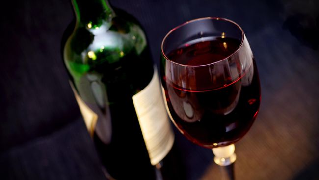 Di tempat ini, turis ataupun wisatawan lokal dapat mencecap pengalaman menikmati wine yang bervariasi. Mereka menyebutnya dengan La Cite du Vin.