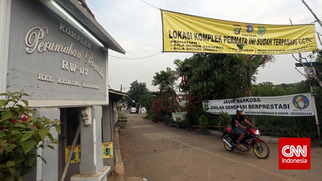 BNN melakukan penggerebekan narkoba di Kampung Ambon, Jakarta, menangkap puluhan orang dan menyita barang bukti. Operasi lanjutan akan terus dilakukan.