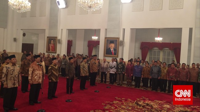 Tiga pejabat yang dilantik adalah Kepala BKPM, Kepala BNP2TKI dan Ketua Komisi ASN