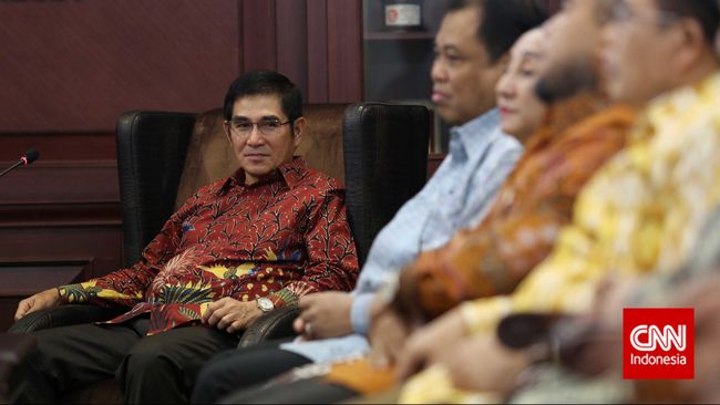 Hamdan Zoelva: Perbaikan UU Cipta Kerja Mesti Didahului Revisi UU P3 Pakar hukum Hamdan Zoelva menyebut revisi UU Cipta Kerja pasca-putusan MK mesti dilakukan lebih dulu lewat perubahan UU P3.