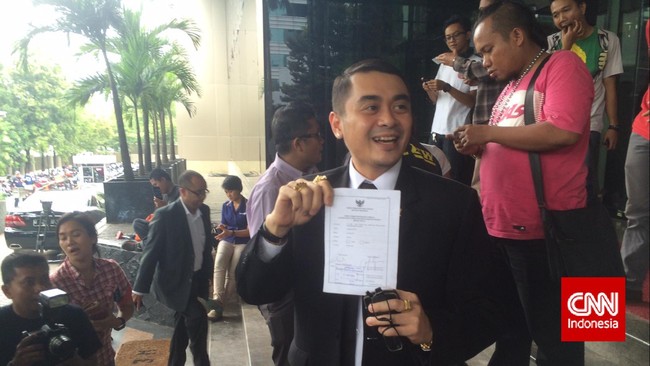 Badan Kehormatan Dewan Perwakilan Daerah RI resmi memberhentikan anggota DPD RI dapil Bali, Arya Wedakarna alias AWK.