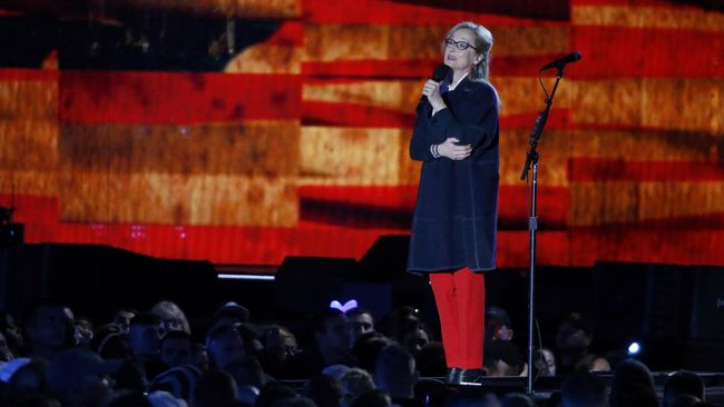 Aktris Hollywood, Meryl Streep baru saja mendapatkan penghargaan Presidential Medal of Freedom dari Presiden Barack Obama atas kontribusinya di dunia film.