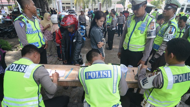Selain penindakan pungli di berbagai lembaga pemerintah, pemberantasan pungli juga ditargetkan terjadi di instansi kepolisian.