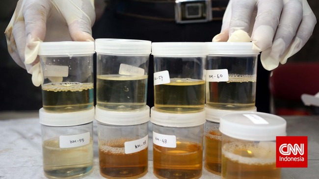 Polda Sumsel menggelar tes urine untuk pejabat utama Polda dan kapolres se-Sumsel. Hasilnya Kapolres Empat Lawang AKBP AS positif mengandung amphetamine.