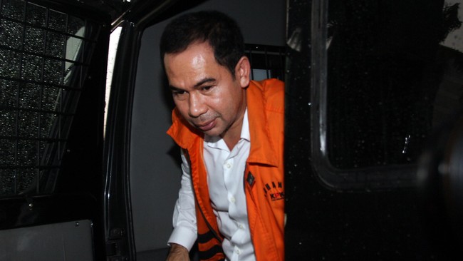 Tubagus Chaeri Wardana alias Wawan diperiksa terkait statusnya sebagai komisaris sebuah perusahaan yang diduga dipakainya untuk mencuci uang.