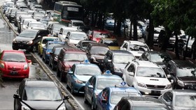 Ahok Pertimbangkan Mobil Pribadi Pakai Jalur Transjakarta
