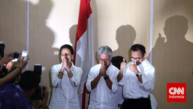 Seolah tak cukup menugaskan empat orang sebagai direksi Pertamina, Pemerintah akan mengumumkan nama direktur tambahan siang ini.