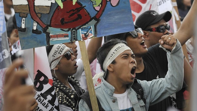 Ada sebanyak 56 surat yang dikirimkan oleh rakyat Bali kepada Presiden Jokowi sebagai bentuk penolakan atas rencana reklamasi Teluk Benoa di Badung, Bali.