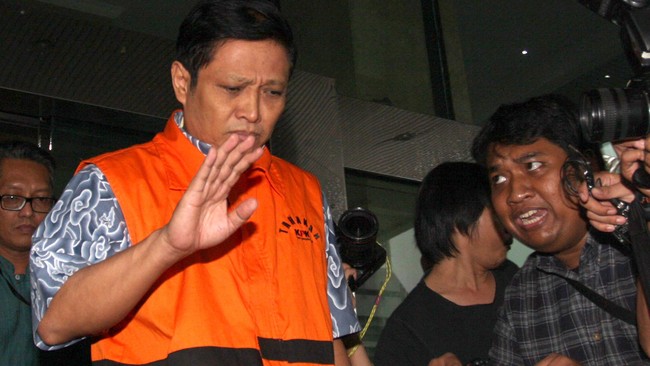 Direktur Operasional PT Duta Citra Laras tak ingin membayar pajak terlalu besar sehingga membuat kuitansi belanja fiktif menggunakan uang proyek Hambalang.