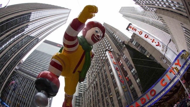 Sebuah investigasi memaparkan sebagian pegawai asing McDonald's Malaysia mengalami eksploitasi tenaga kerja oleh perusahaan.