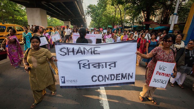 Pemerintah India melaporkan dua gadis yang ditemukan tewas tergantung di pohon pada Mei lalu tidak diperkosan dan dibunuh, melainkan bunuh diri.
