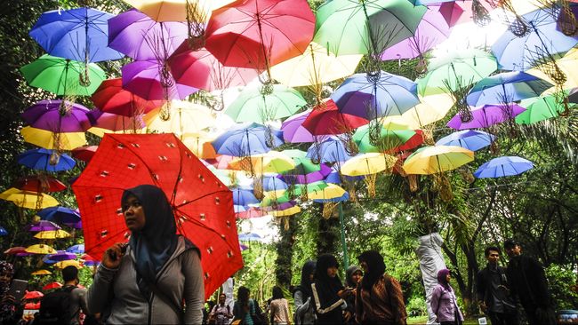 Kementerian Pariwisata berusaha meningkatkan pamor Solo di mata wisatawan mancanegara lewat gelaran Festival Payung Indonesia (FPI) 2016.