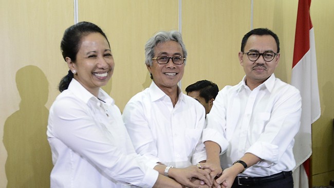 Selain menetapkan Pertalite hanya akan memperkaya variasi BBM yang dijual Pertamina, Rini Soemarno meminta Pertamina menekan harga Premium.