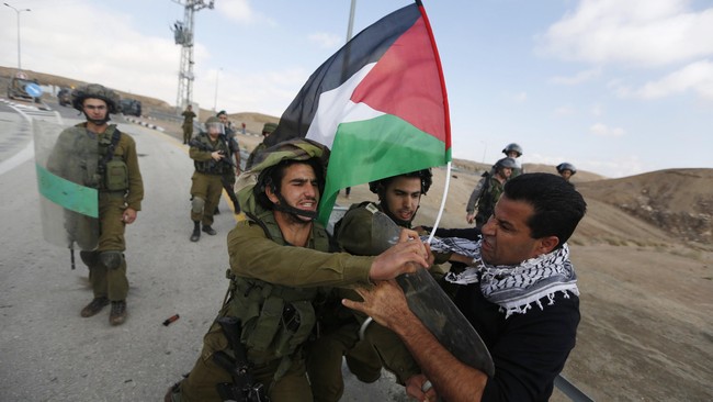 Menlu Israel akan menawarkan "insentif ekonomi" untuk mendorong warga Palestina yang tinggal di Israel pindah ke teritori Negara Palestina yang akan dibentuk.