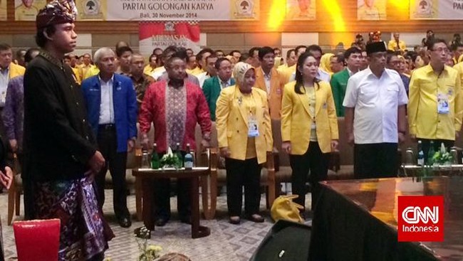 Aburizal Bakrie begitu gembira. Canda berkali-kali terlontar dari bibirnya. Titiek Soeharto yang mantan istri karibnya, Prabowo, juga jadi sasaran kelakarnya.