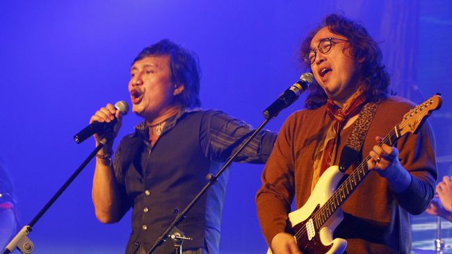 Para penggemar menyesaki konser KLa Project,  Back in the Day, di Bandung, untuk mendengar lagu favorit dan mengenang masa lalu.