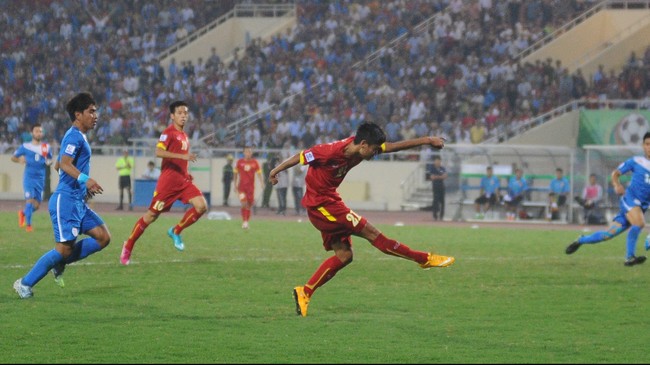 Tuan rumah Malaysia ditahan imbang 1-1 oleh Vietnam pada babak pertama semifinal Piala AFF 2014 yang dilangsungkan di hadapan 80 ribu pendukung Malaysia.