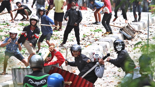 Banyaknya korban penganiayaan yang tidak melapor atau tak mendapat perlakuan yang proporsional membuat masyarakat sering cari keadilan sendiri.