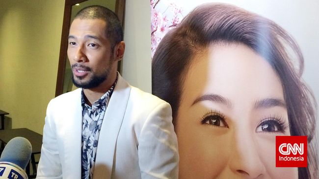 Marcell Siahaan sudah tiga tahun tak merayakan Natal, sejak ia masuk Islam. Tapi biasanya ia masih melakukan tradisi Natal bersama keluarga besar.