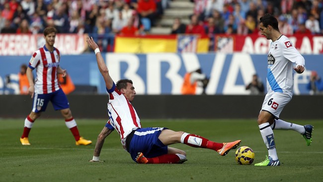 Seorang suporter tewas akibat bentrokan antara dua kelompok suporter garis keras sebelum Atletico Madrid menjamu Deportivo La Coruna. Atletico menang 2-0.