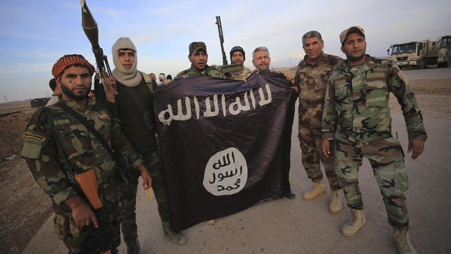 Kelompok militan ISIS mengaku bertanggung jawab atas bom bunuh diri yang meledak di pangkalan militer pro-pemerintah di Aden, Yaman, Sabtu (10/12).