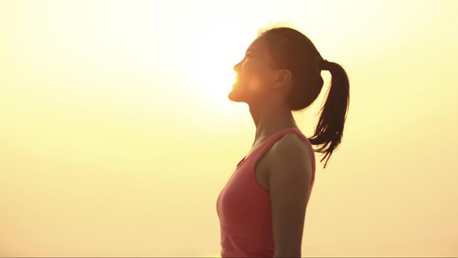 Seorang wanita lahir dengan kondisi langka channelopathy, yakni kondisi yang membuatnya tak bisa merasakan rasa sakit.