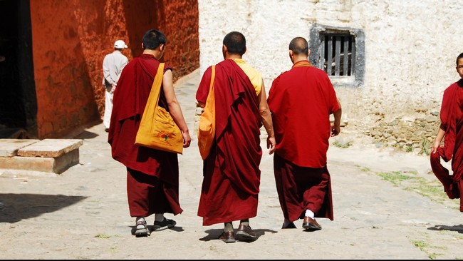 Kalsang Yarphel divonis empat tahun karena membawakan lagu yang bernuansa politis, menyerukan persatuan Tibet dan mendorong warga mempelajari bahasa Tibet.