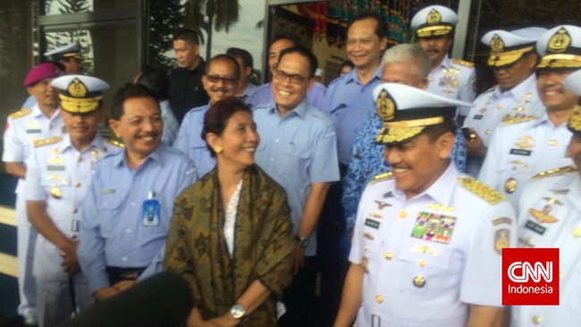 TNI Angkatan Laut baru bersedia mengejar kapal penangkap ikan ilegal&nbsp;jika pemerintah menyetujui permintaan dana tambahan untuk BBM dalam APBN 2015.