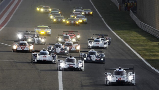Hampir memenangi balapan WEC di Sirkuit Interlagos, Brasil, sayangnya Mark Webber harus mengalami insiden kecelakaan dengan mobil lain.
