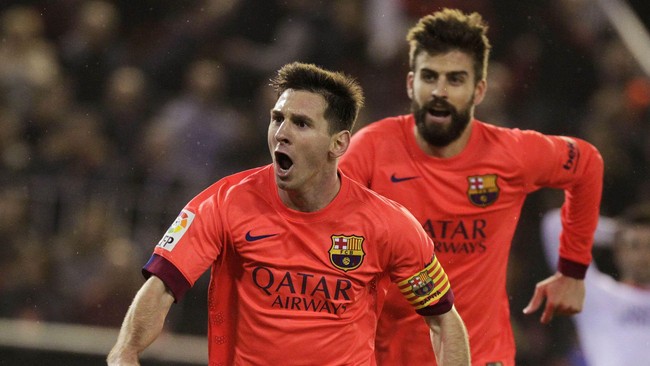 Penyerang asal Argentina itu terkena timpuk di bagian kepala saat sedang merayakan gol Barcelona bersama Sergio Busquets, Dani Alves dan Neymar.