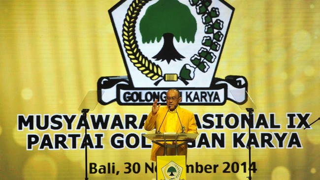 Satu demi satu, para bakal calon ketua umum yang hendak melawan Ical, mundur. Sang petahana di atas angin, aklamasi di depan mata. Tapi ada satu lawan tersisa.