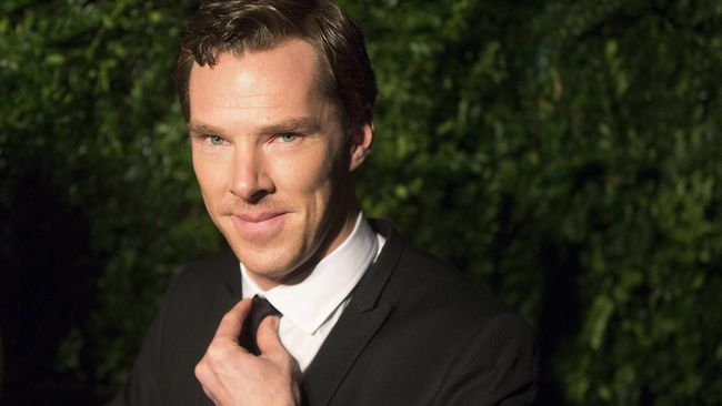 Benedict Cumberbatch baru saja membocorkan nama putra pertamanya dengan Sophie Hunter yang akan berusia tiga bulan: Cristopher Carlton Cumberbatch.