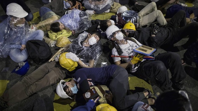 Demonstran pro-demokrasi Hong Kong tengah mempertimbangkan untuk tak memblokir jalan, namun "memblokir pemerintahan" dengan cara menolak membayar pajak.