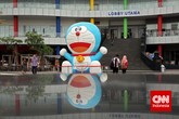 100 Doraemon 'Berkeliaran' di Ancol Bagi Anda penggemar Doraemon, Anda bisa langsung bertemu di robot kucing di Doraemon 100 Secret Gadget Expo yang berlangsung di Ancol Beach City Mall.