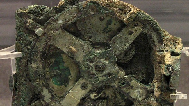 Sebuah perangkat komputer kuno yang diperkirakan berusia 2.000 tahun diyakini sebagai komputer analog pertama untuk menghitung astronomi.